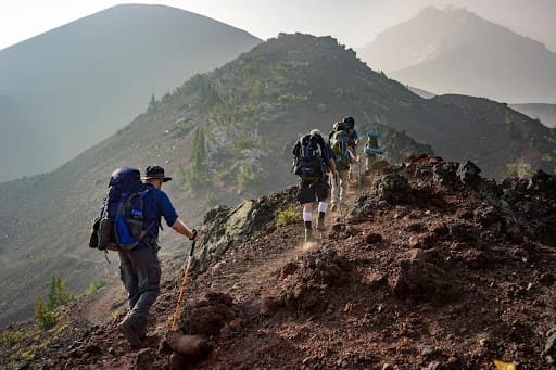 Comment débuter la randonnée : explorer les chemins de la nature