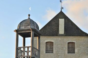Architecture et Mystère : Une Visite au Cœur de l’Histoire à l’Abbaye de Sablonceaux