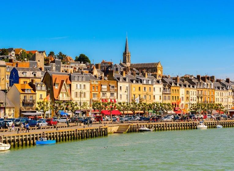 Deauville et ses charmes : À la découverte du marché local et de l’effervescence culturelle